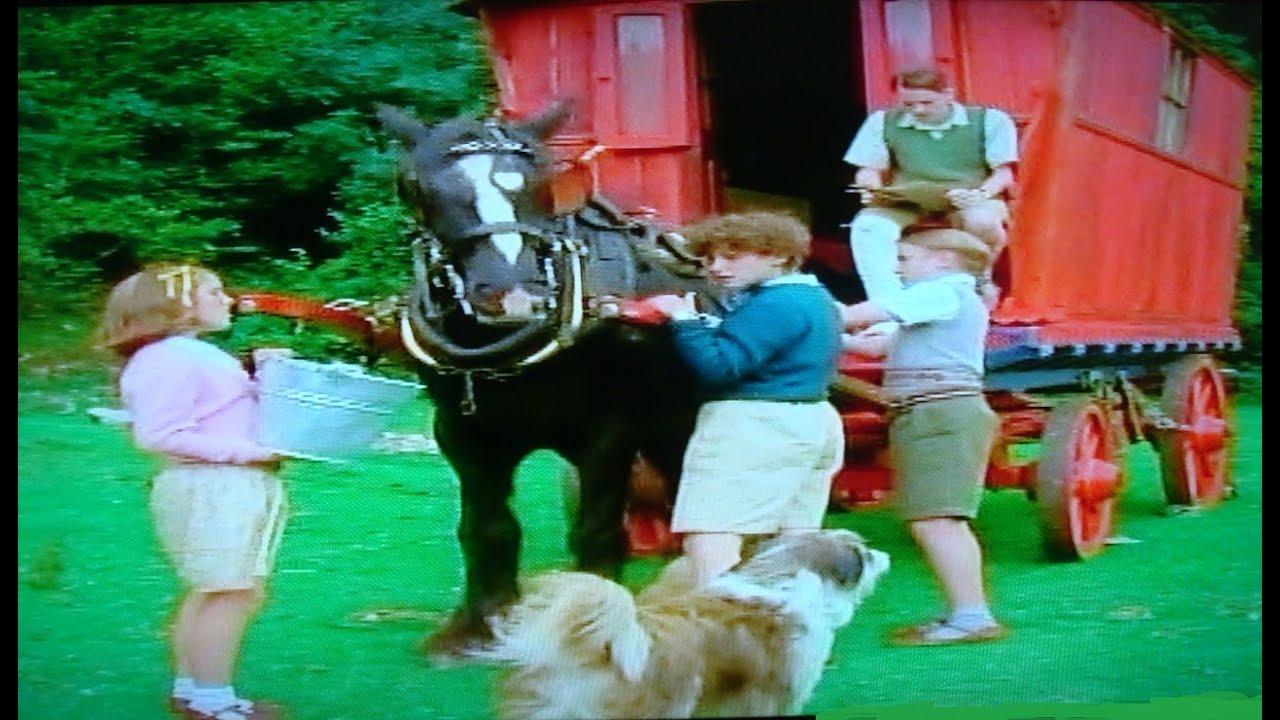 Famous Five Go off in a Caravan