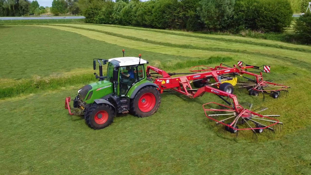 Fendt raking silage