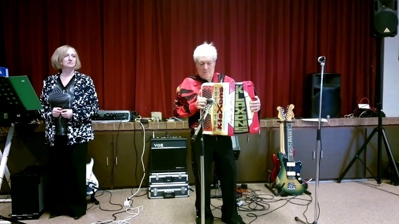 Burt Blanca plays acordeon - private family party in Lommel.