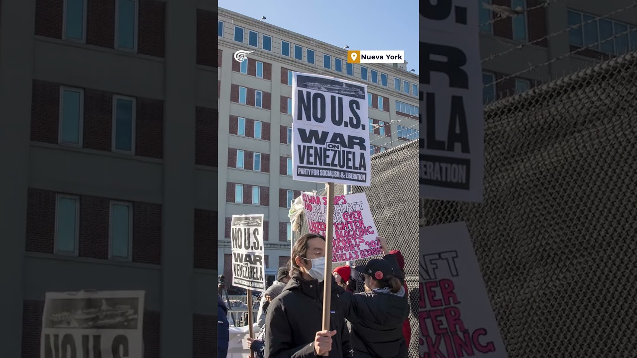 Manifestantes frente al Centro de Detención Metropolitano de Brooklyn en respaldo a Maduro