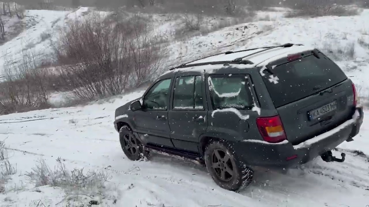 Jeep Grand Cherokee WJ 3.1 on Snowy Sand: Light Off-Road Adventure