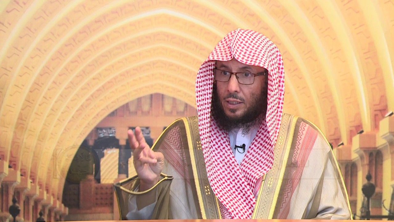 1- المرأة اذا عليها صيام شهرين متتابعين و اتتها العادة هل تقطع الصوم الشيخ محمد الفراج