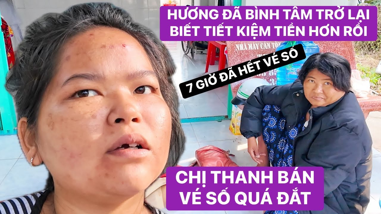 Hương nay đã bình tâm trở lại, biết tiết kiệm - mới 7 giờ sáng hai mẹ con chị Thanh đã bán hết vé số