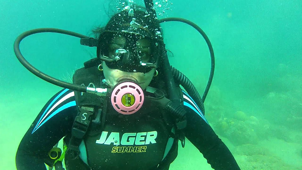 Curso de Buceo Ejercicios Quitar y Poner Regulador Bajo el Mar