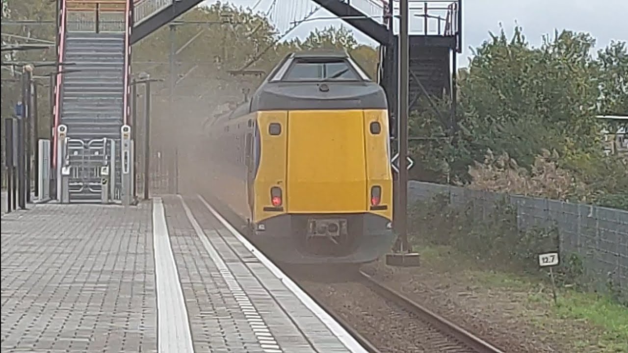 Imposante ATB snelremming van ICMm 4202+4062 als trein 645 Gvc-Akm bij Zoetermeer Oost, 28-10-2023