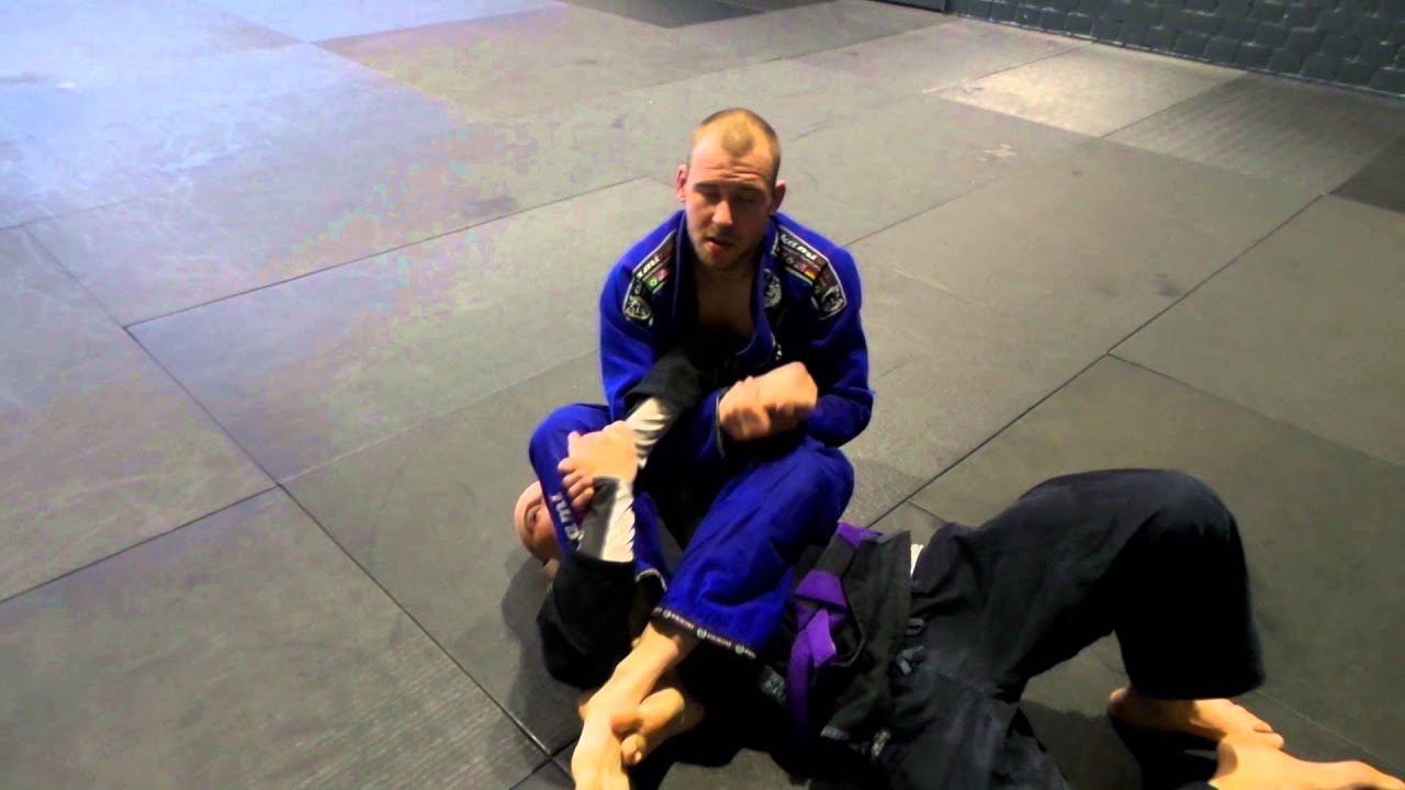 Daniel Ladero shows how to break  armlock defense