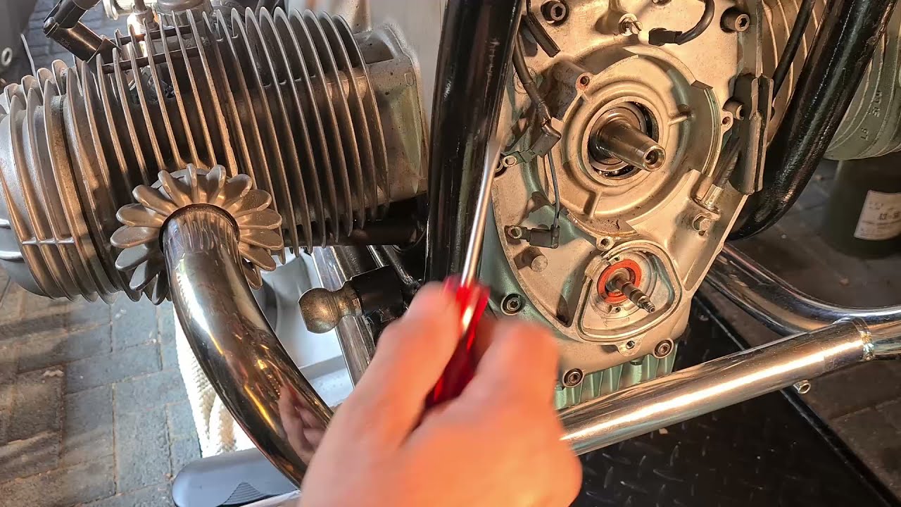 (01) BMW-Workshop Lima & Zündung - Lima-Demontage und Abdrücken des Ankers bei der R 60/6