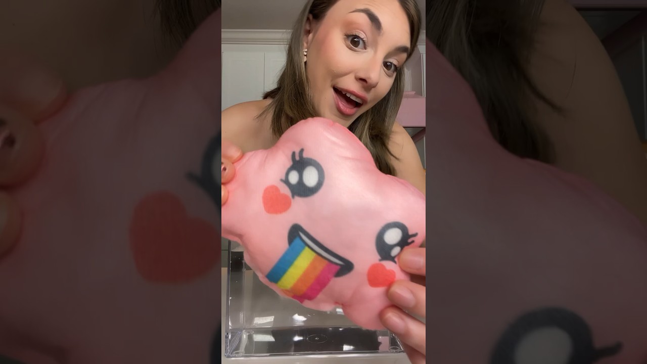This rainbow has a sweet surprise you don&rsquo;t expect! 😧 #candy #surprise