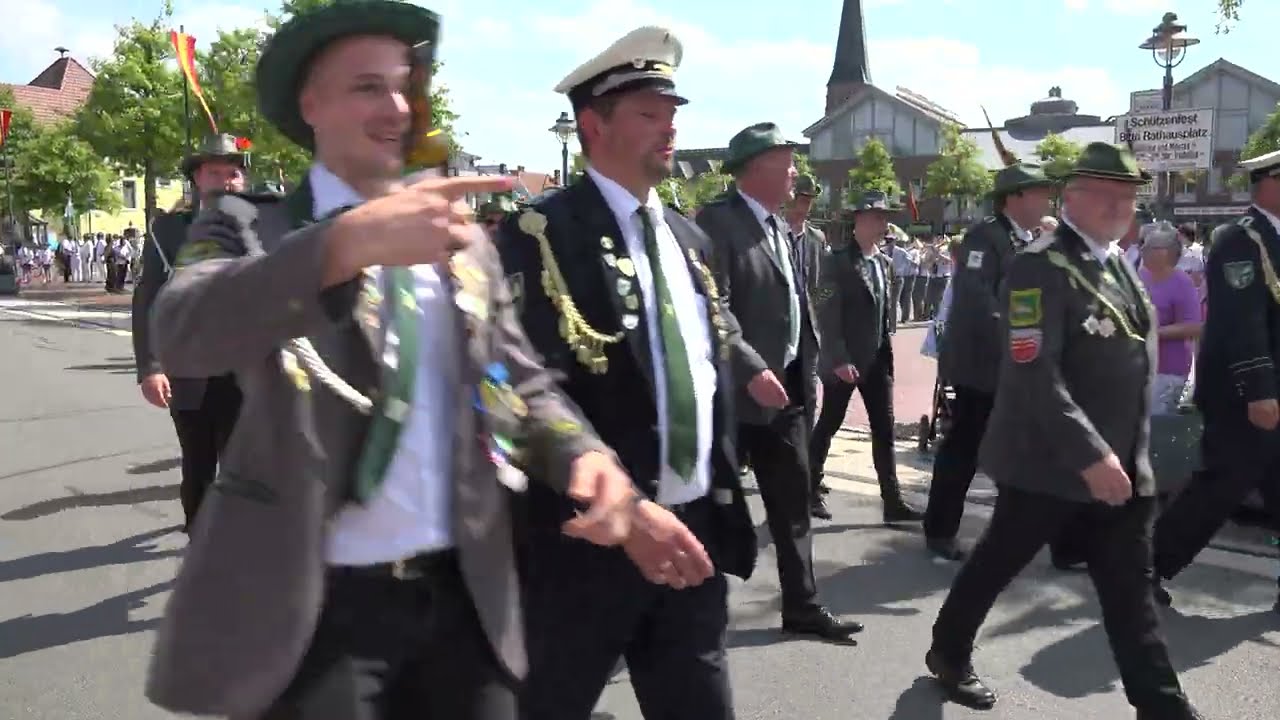 Schützenfest in Dinklage 2022 - Sonntag Festumzug Teil 1