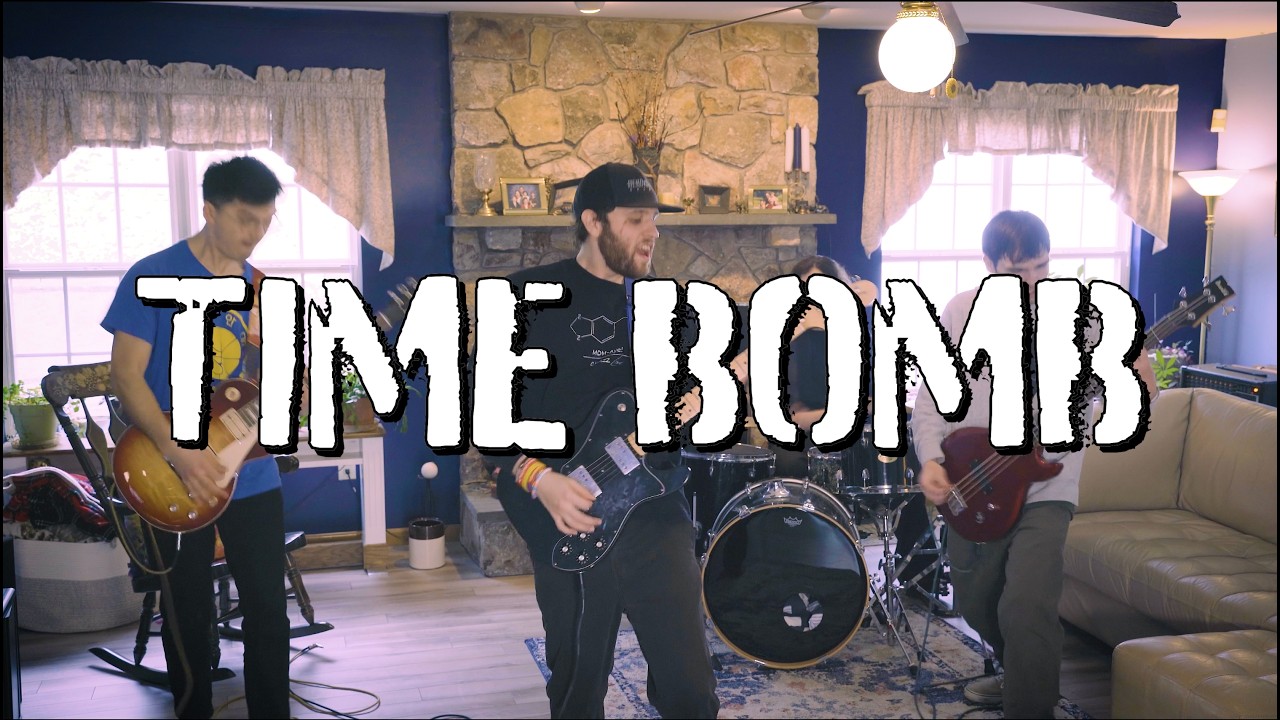 My Cousin's Girlfriend's House - Time Bomb [Living Room Visualizer]