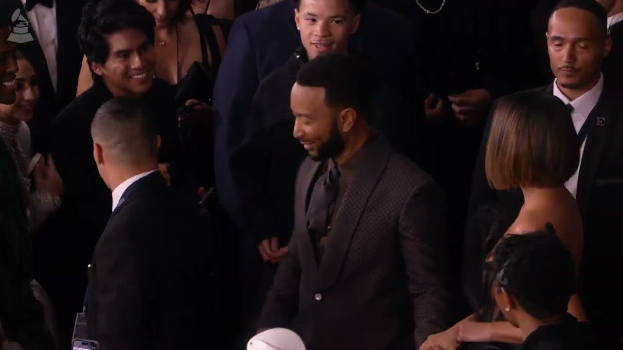 CHRISSY TEIGEN and JOHN LEGEND | Red Carpet Fashion Cam | 2025 GRAMMYs