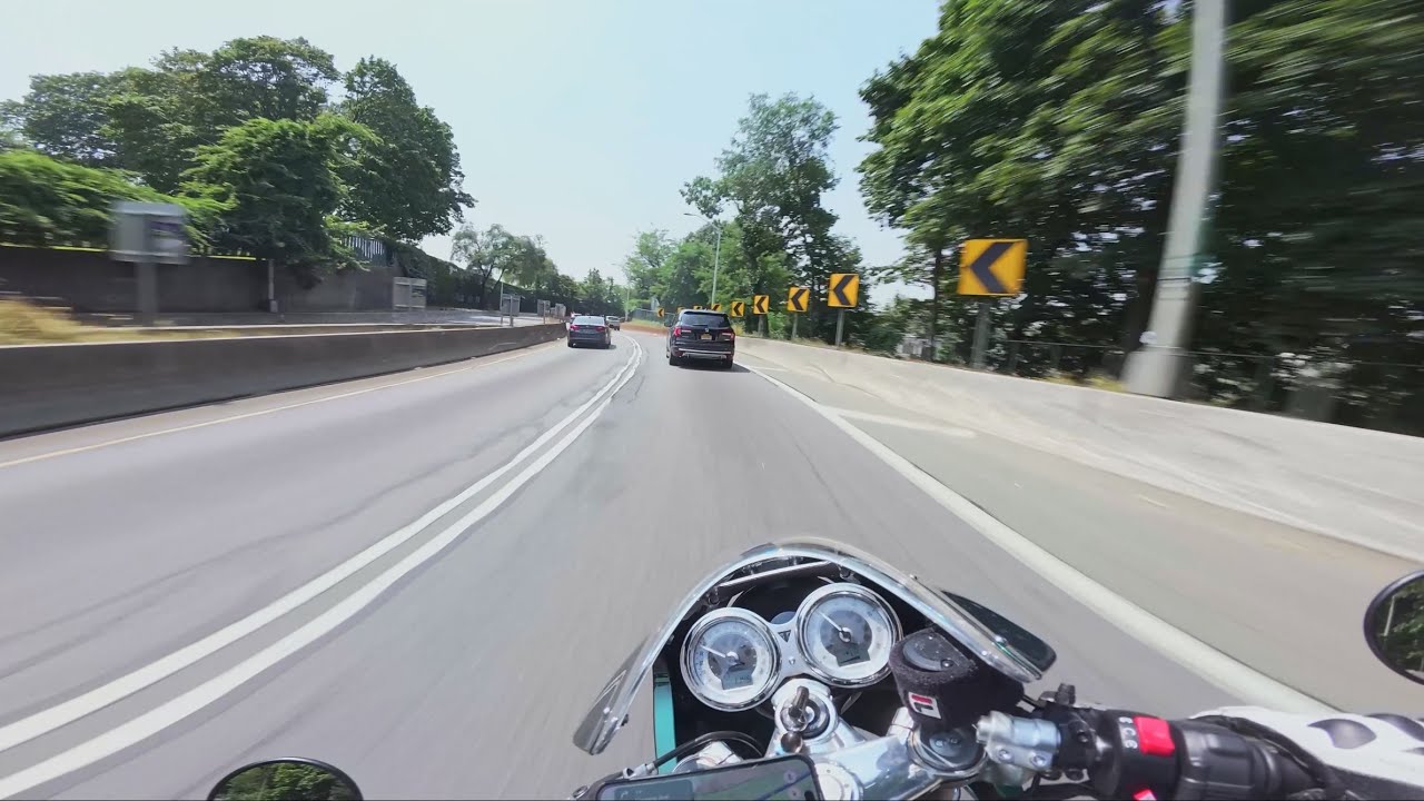Thruxton FE- Friend gets a Triumph Ridgewood Queens ride