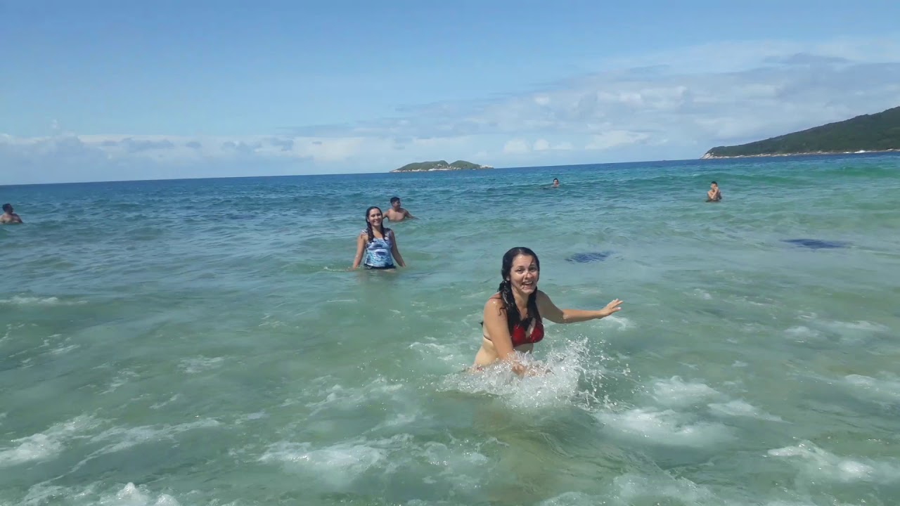 Tomando um banho na Praia dos Ingleses em Florianópolis