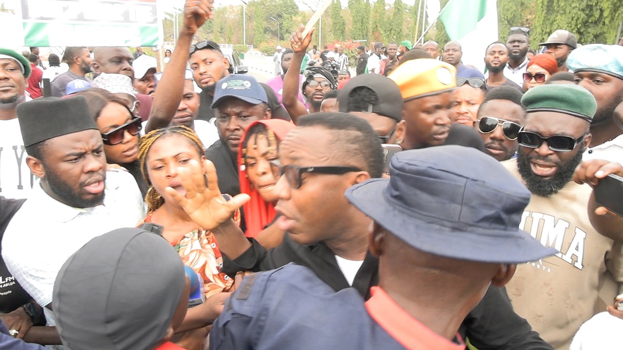 Drama Sowore resist security at National assembly Protest against Akpabio