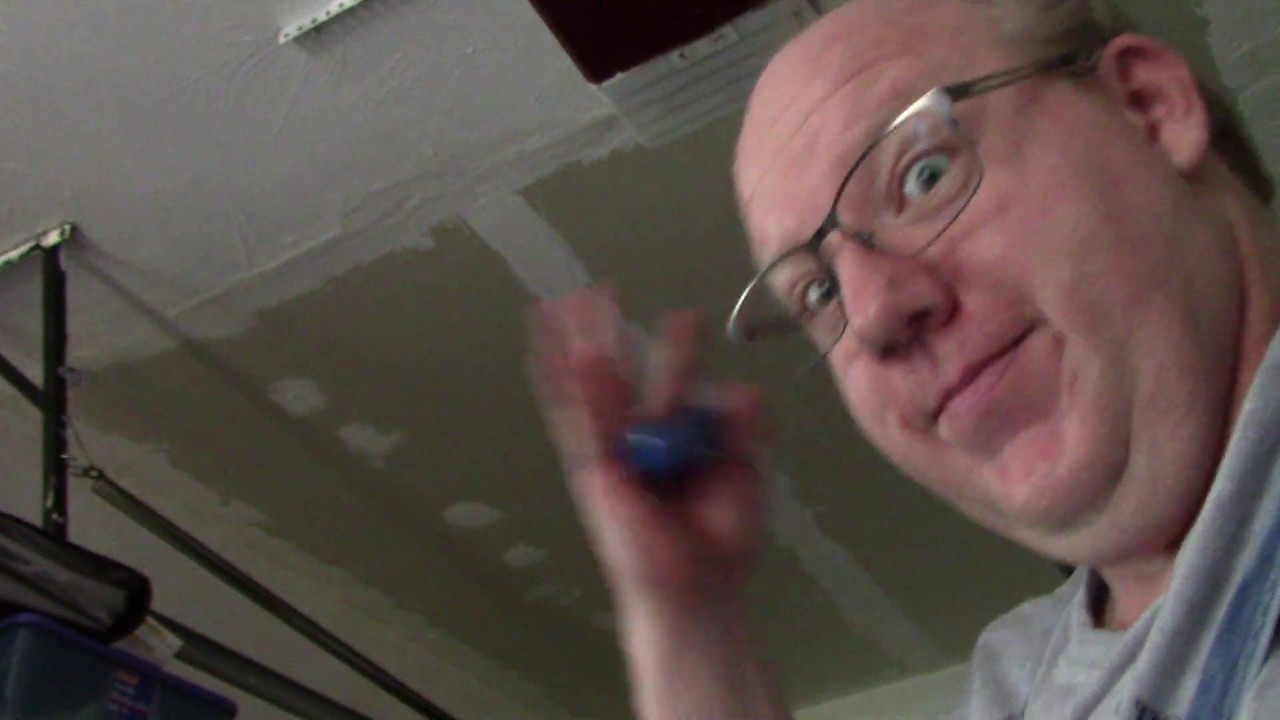 How to use  a four point phillips head screwdriver correctly