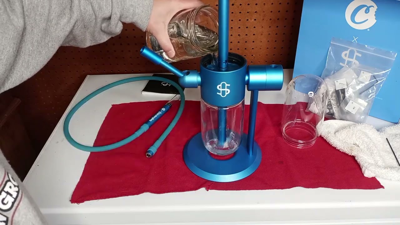 How Much Water Do You Put Into A Stundenglass Globe?