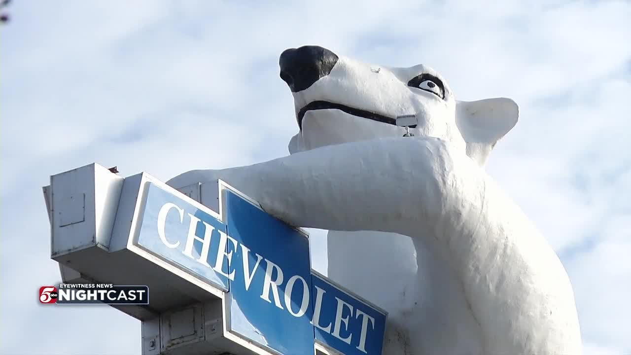 So Minnesota: Giant polar bear in White Bear Lake
