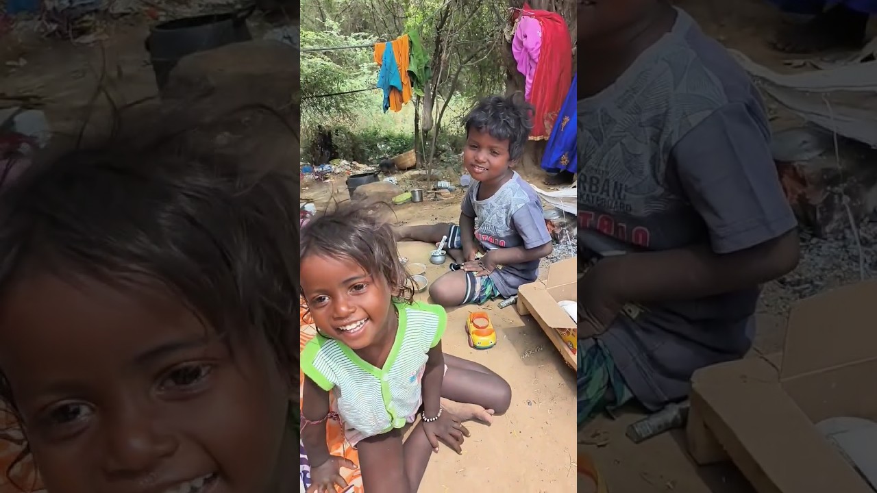 Give Food To Poor Kids | Poor People Help Video | Helping Poor People | Helping Video Shorts #shorts