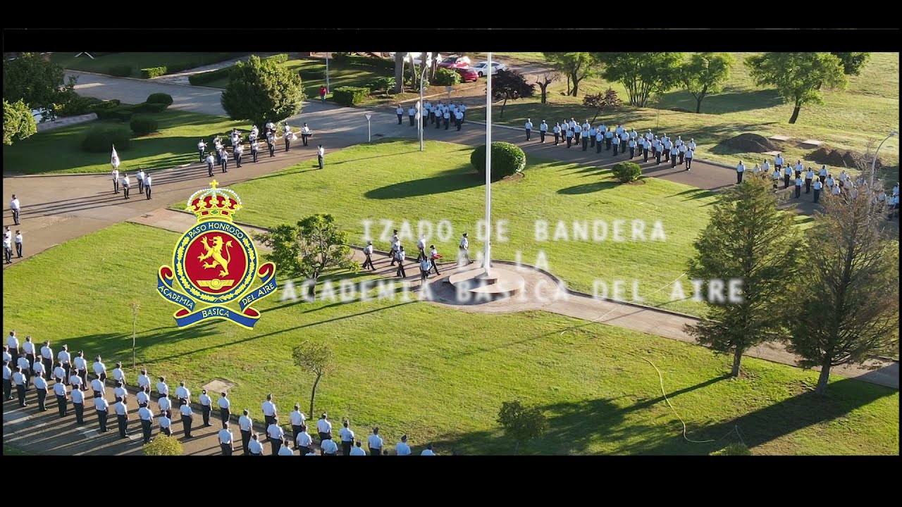 Izado de Bandera en la Academia Básica del Aire