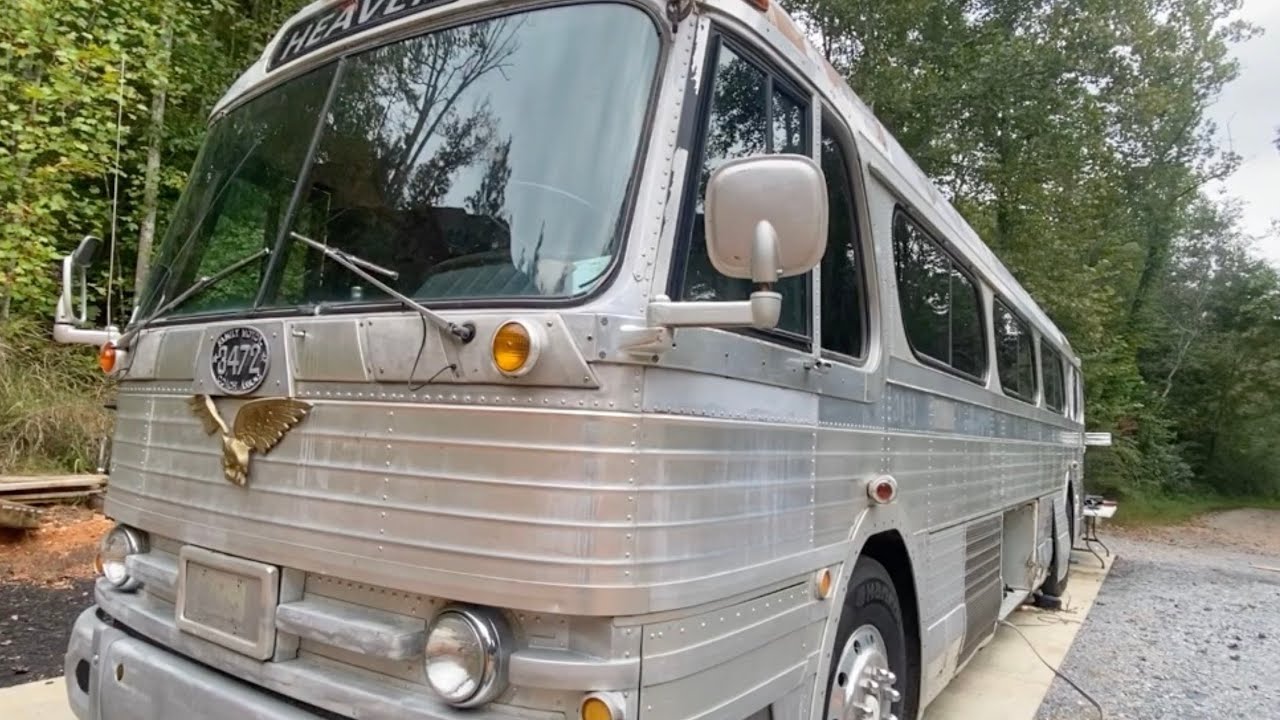 Very bad discovery on the engine.  No air filtering!  Dusted engine 4104 gm bus detroit diesel 671