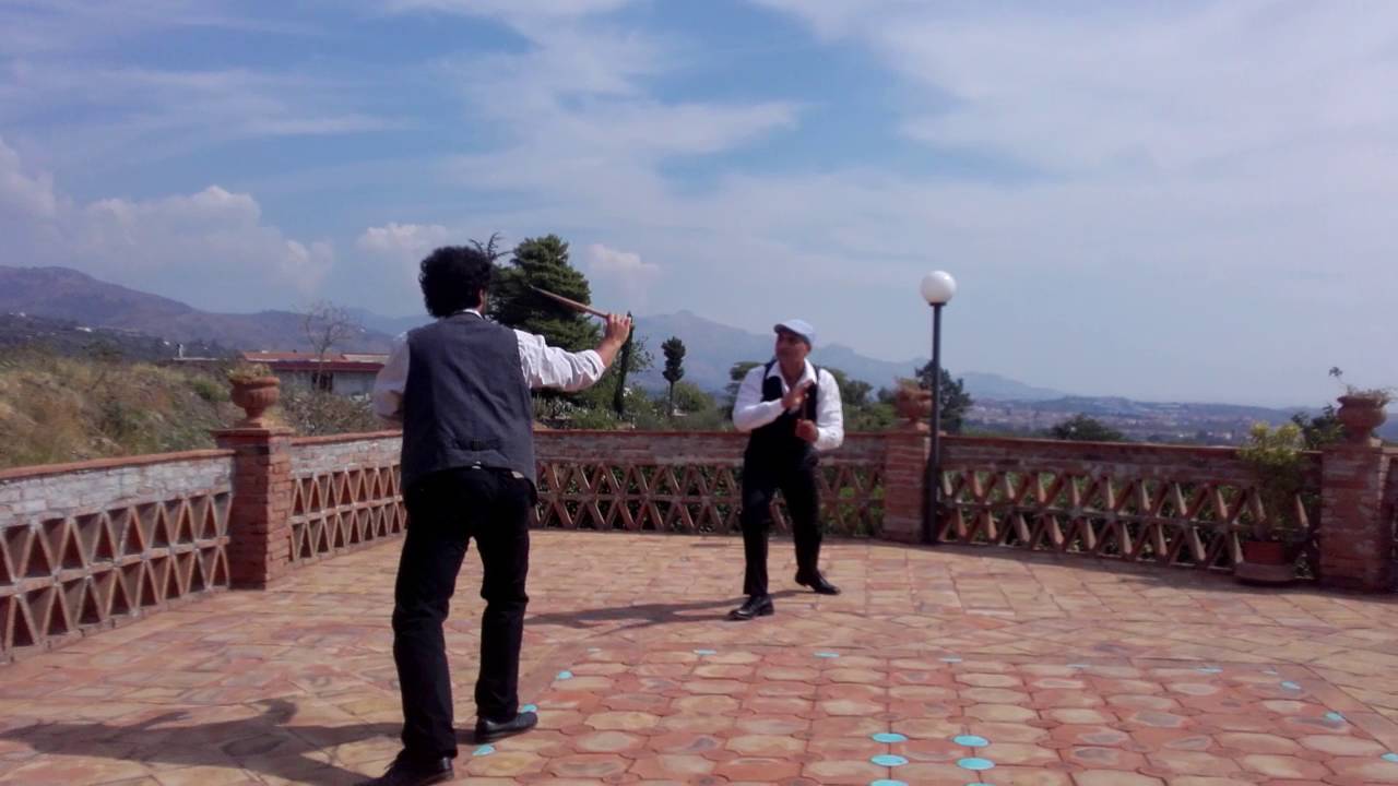 Scherma di coltello in stile Santamaria.