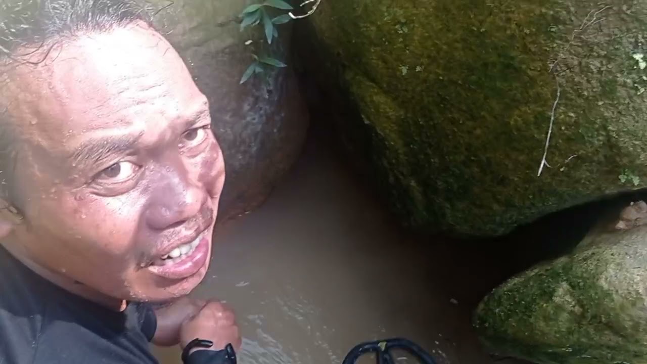 Uji coba tx850 ke dalam air. kedalaman 1/2 meter.  di area air terjun bukit bakar ( jambi)