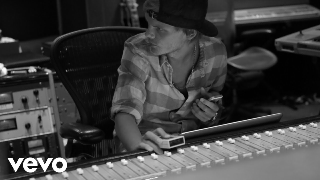 Avicii - The Story Behind 