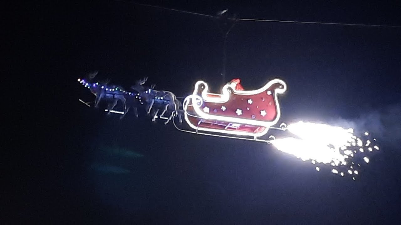 Flying Santa / Fliegender Weihnachtsman auf dem Cranger Weihnachtszauber Herne 2022