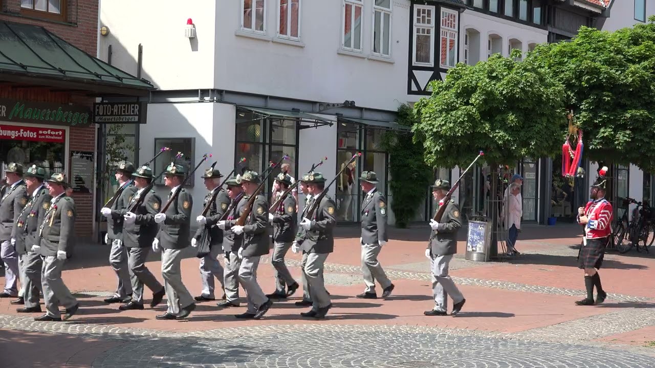 Großer Festumzug beim Schützenfest in Gifhorn (2023 / Steinweg)