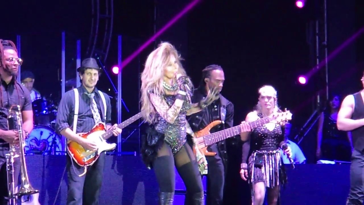 Interrumpen a Gloria Trevi  - El Amor Inmortal World Tour