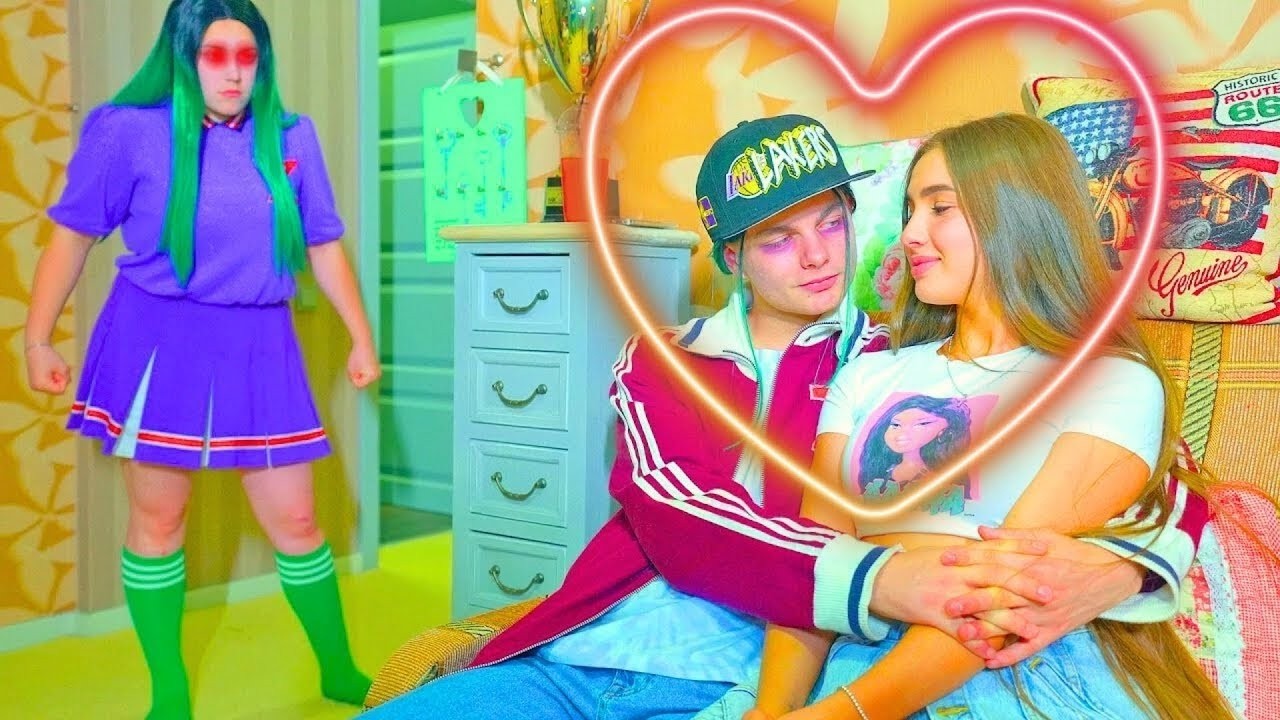 Дијана и другарице су полуделе за новим момцима! Шта чека девојке у кући зомбија?