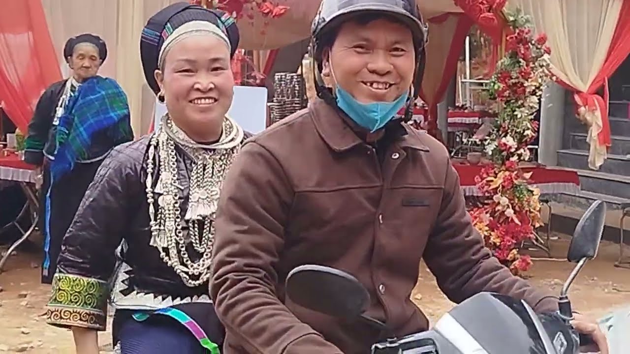 Hát nùng lấn chin máy ghép đám cưới 