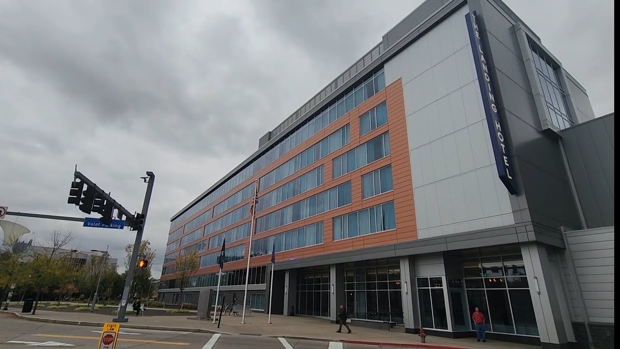 ROOM TOUR OF THE LANDING HOTEL AT THE RIVERS CASINO IN PITTSBURGH PA!