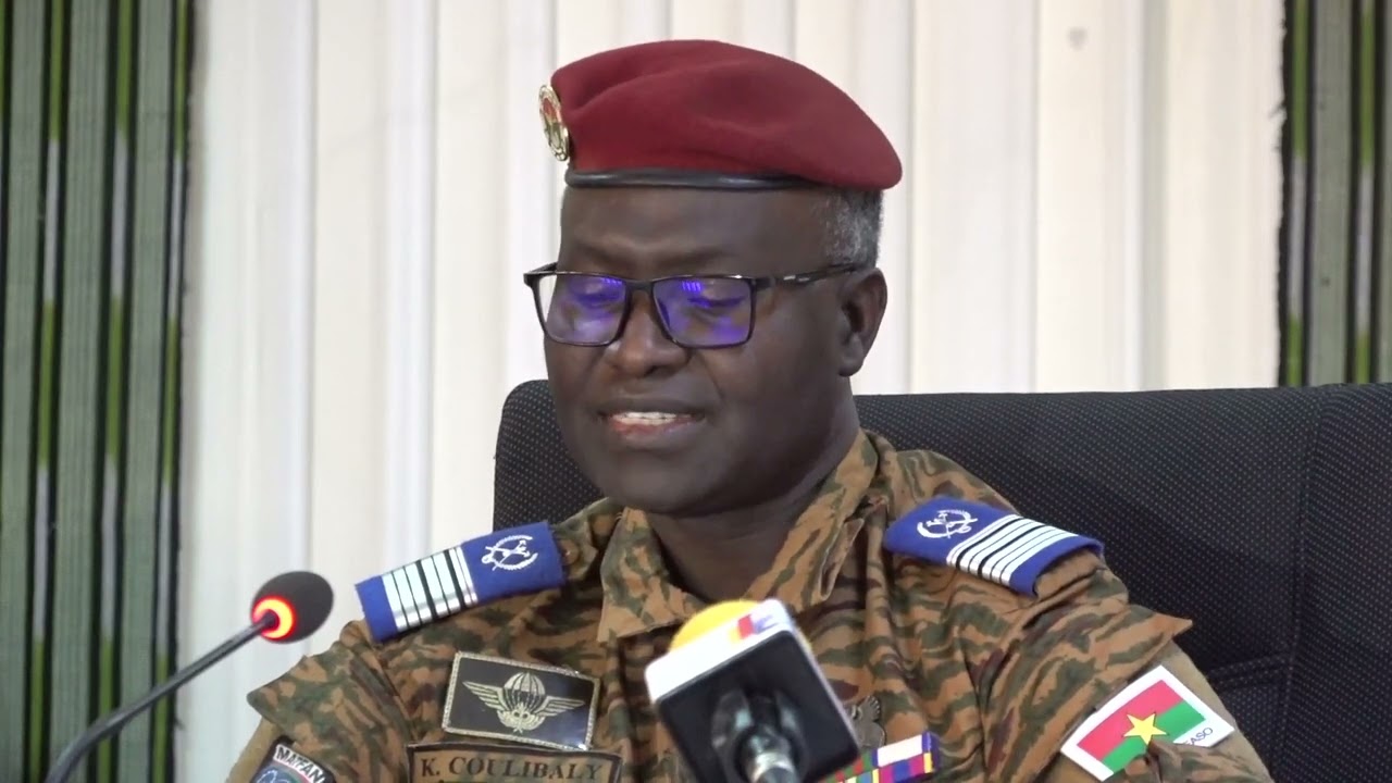 Le Colonel-Major Kassoum COULIBALY installé dans ses fonctions de ministre en charge de la Défense