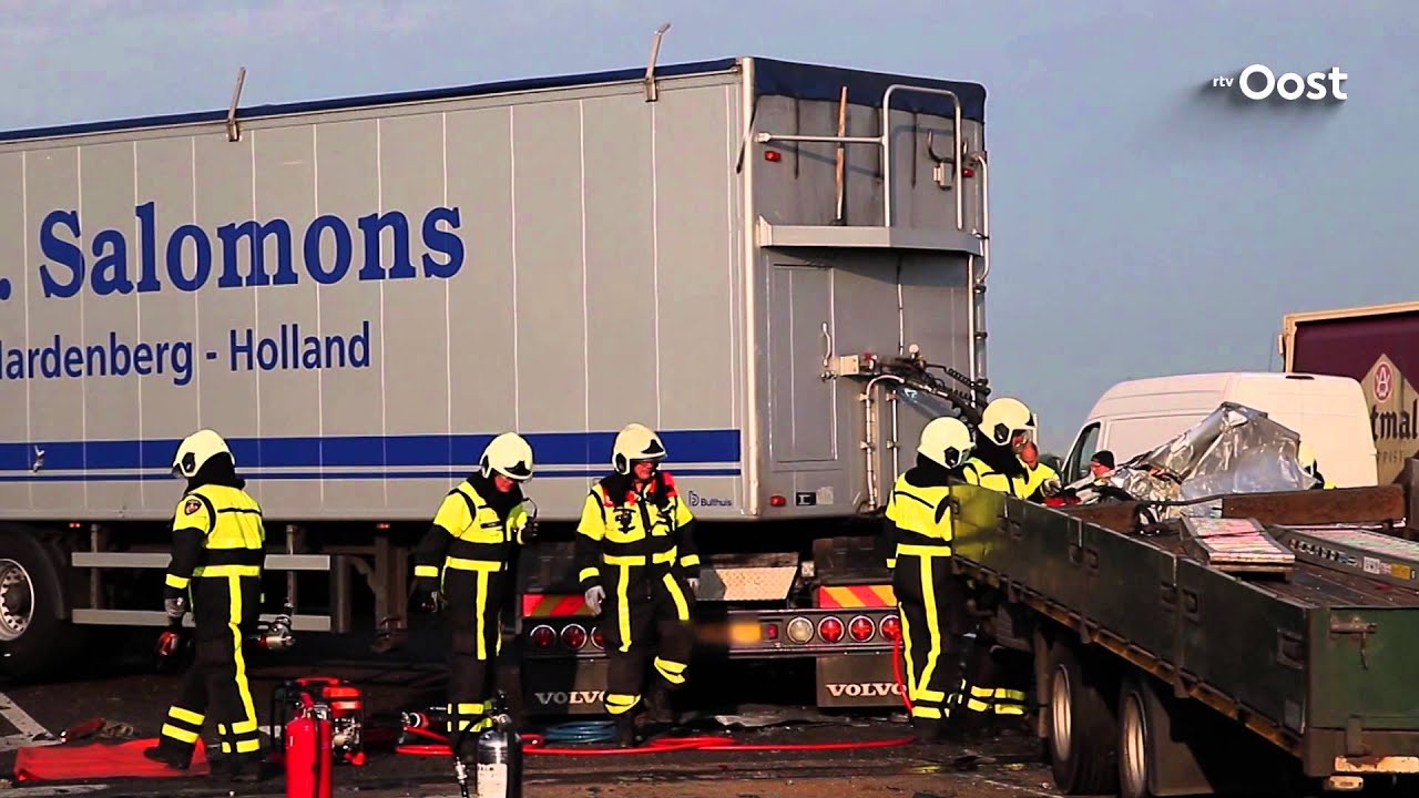 Vrachtwagen uit Hardenberg betrokken bij dodelijk ongeluk op A59 bij Oosterhout
