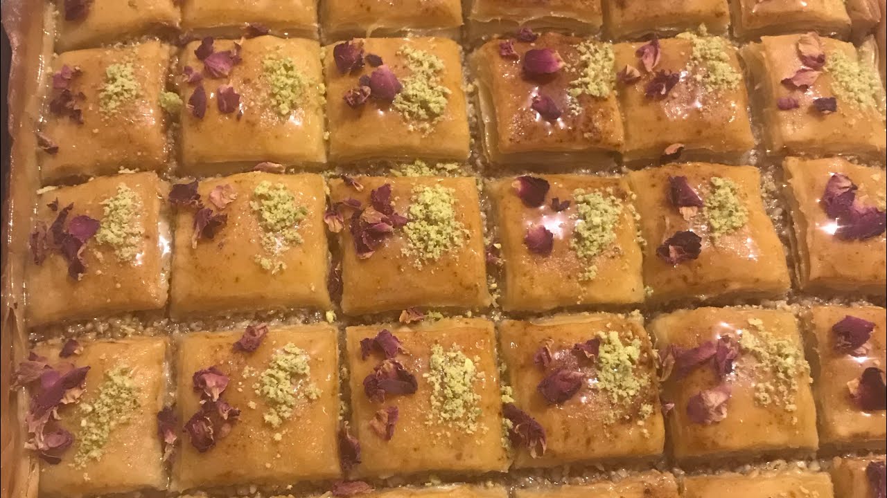 بقلاوة  سريعة و سهلة بدون الة و قطايف فردية
