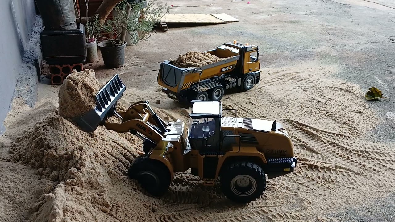 Carregadeira huina 1583 VS truck 1573