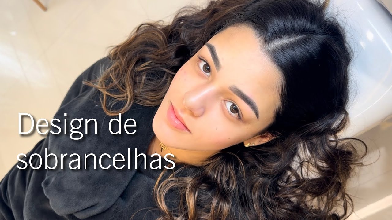 Design de sobrancelhas, procedimento completo, aproveitando pra colocar as conversas em dia.