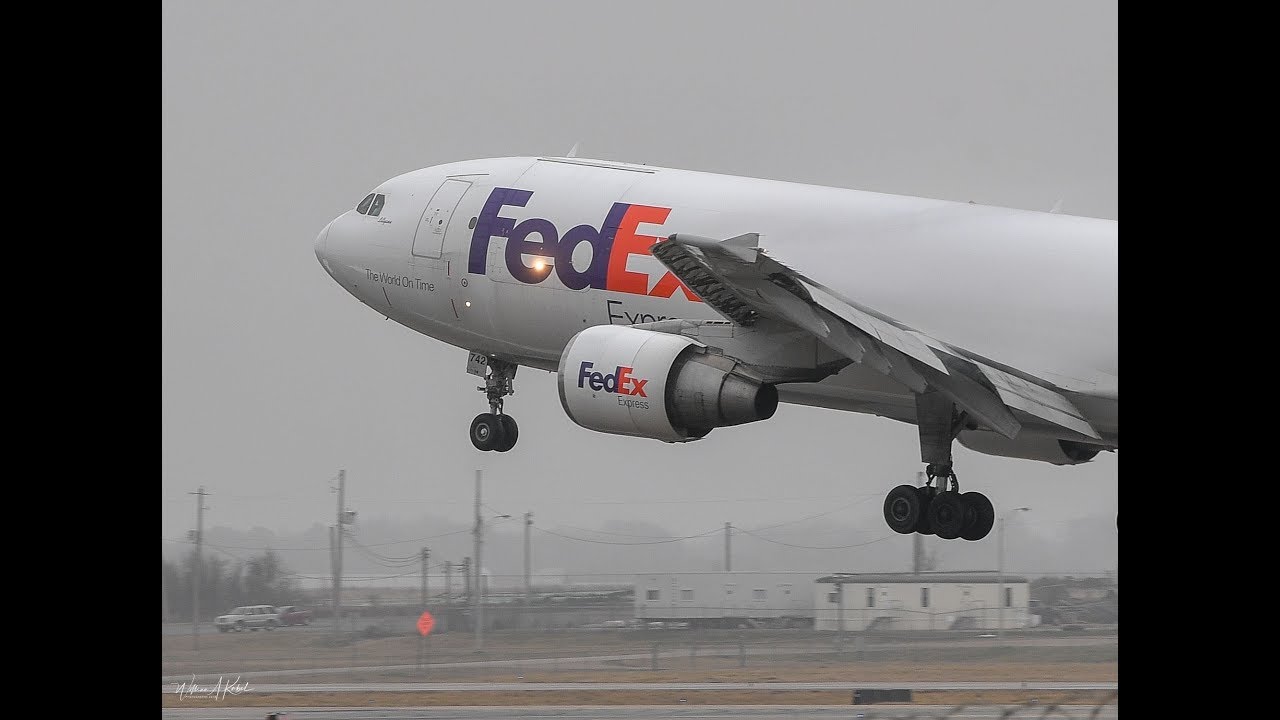 Airbus A300-600F landing Burbank (KBUR)