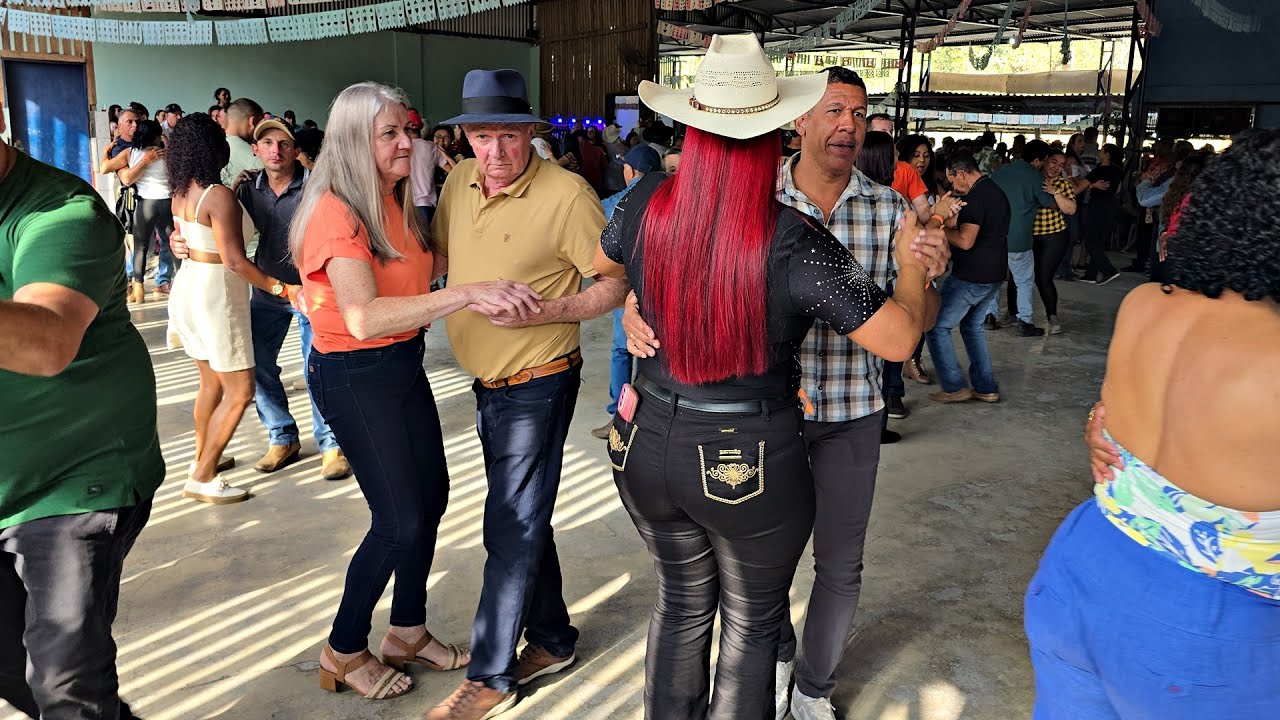 MULHER BONITA DANÇANDO NO BAILÃO | AS MELHORES DO BAILE 