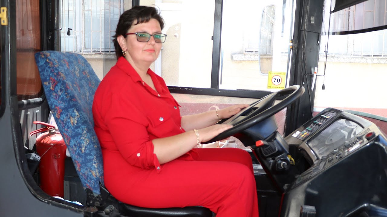 Burdur'da üç çocuk annesi kadın belediyede şoförlük yapıyor