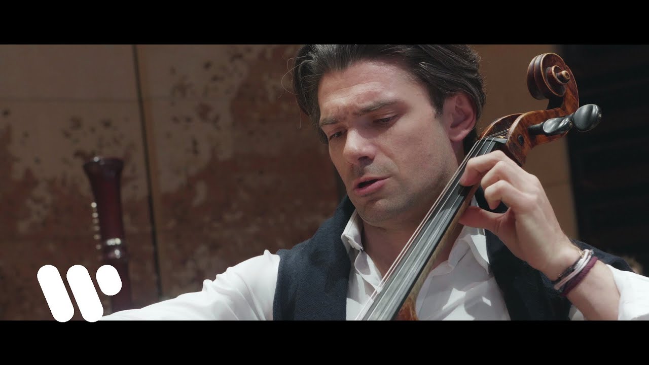 Gautier Capu&ccedil;on plays 