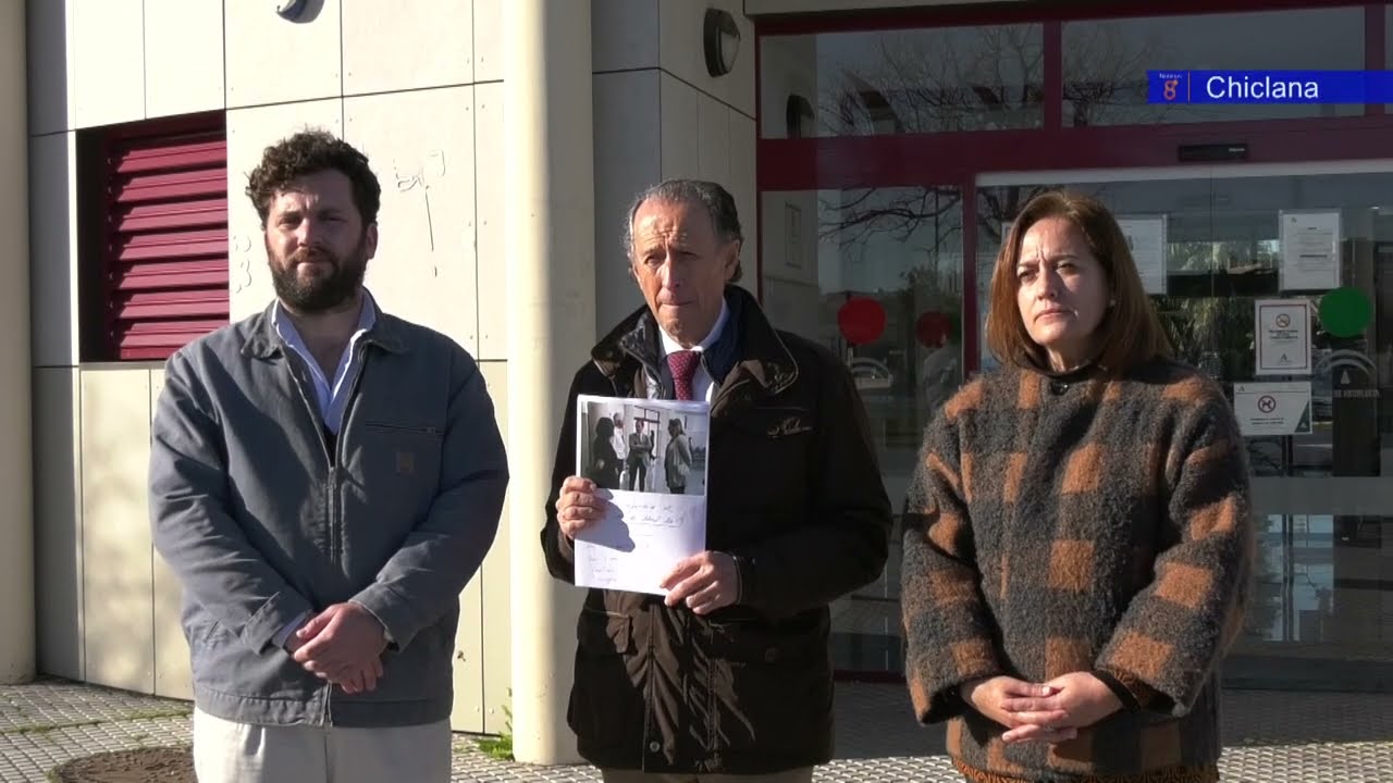 CHICLANA | EL ALCALDE LAMENTA 7 AÑOS DESPUÉS DE SU APERTURA LA JUNTA SIGUE SIN PAGAR POR LOS GALLOS