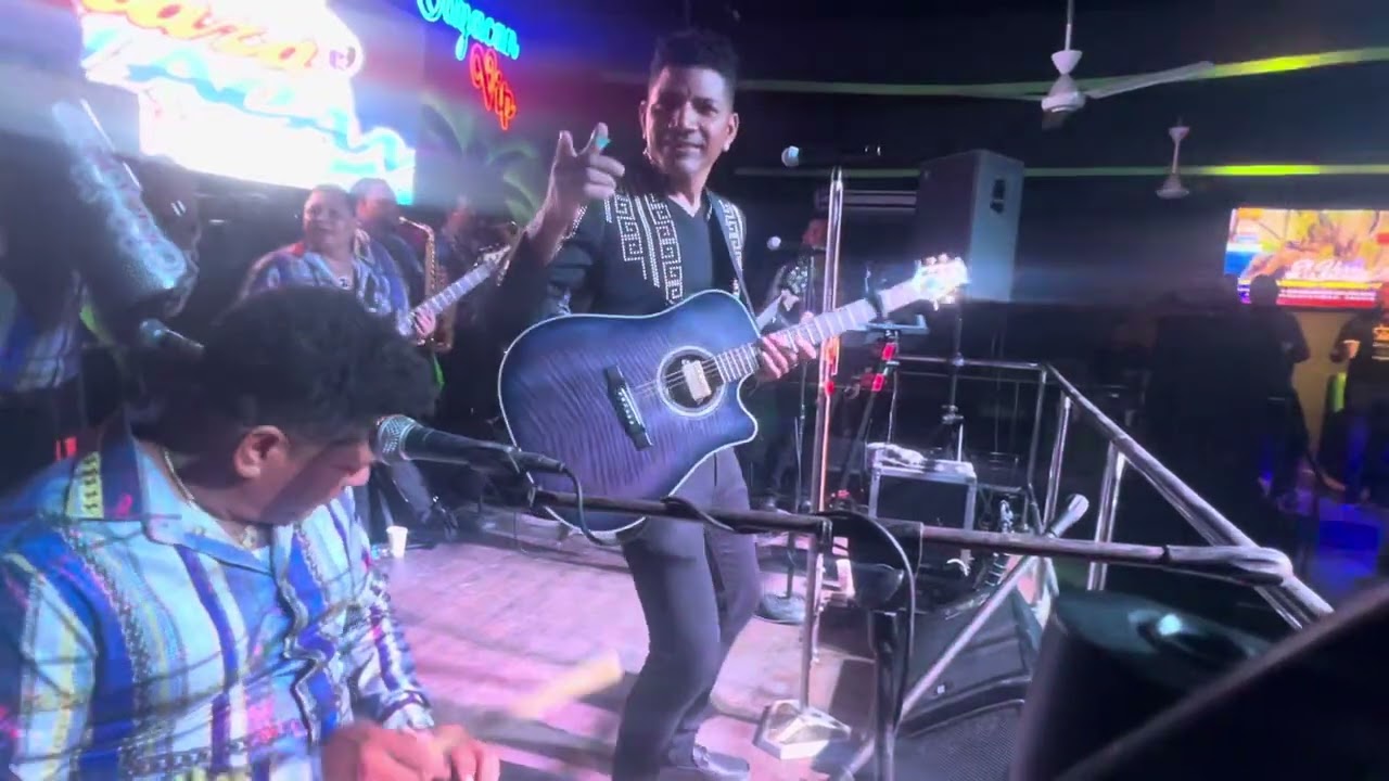 Como Aquel Pajarito en vivo El Varón de la Bachata
