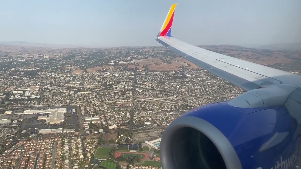 Southwest Airlines Boeing 737-800 landing in Oakland