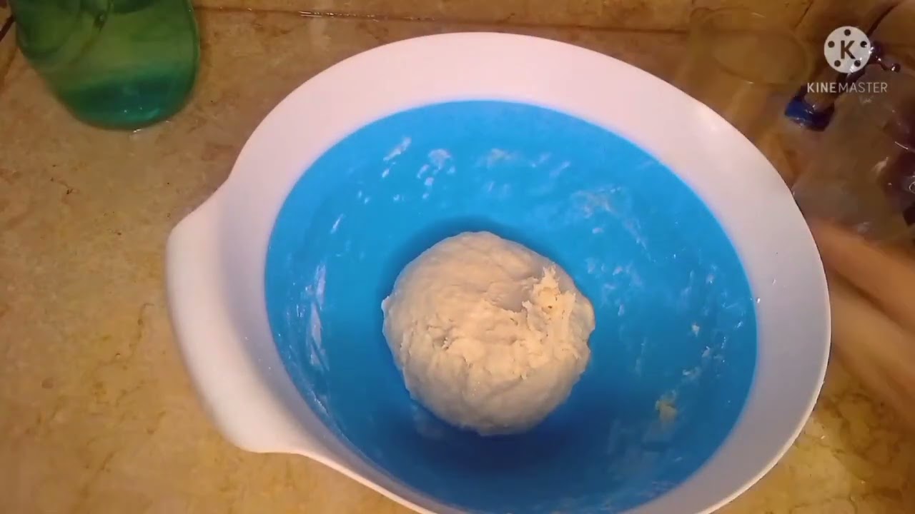 طريقه عمل البيتزا بطريقه سهله وبيسطه جدا والطعم روعه❣😋