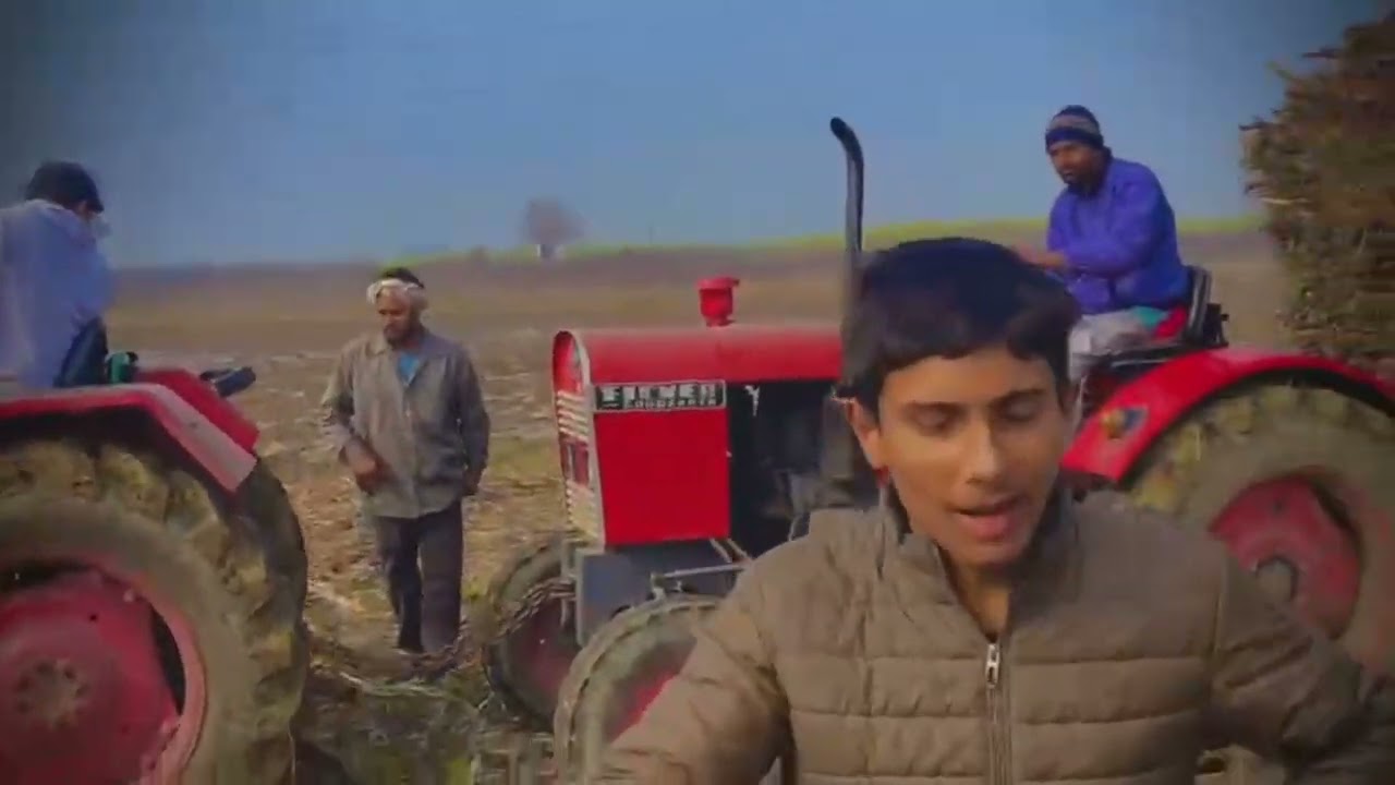 Troli fas gyi ganno ki eicher aur Mahindra ne nikali