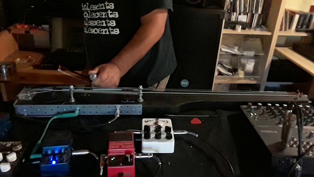 [D]bass 2.0 - Handmade instruments by Massimo Olla