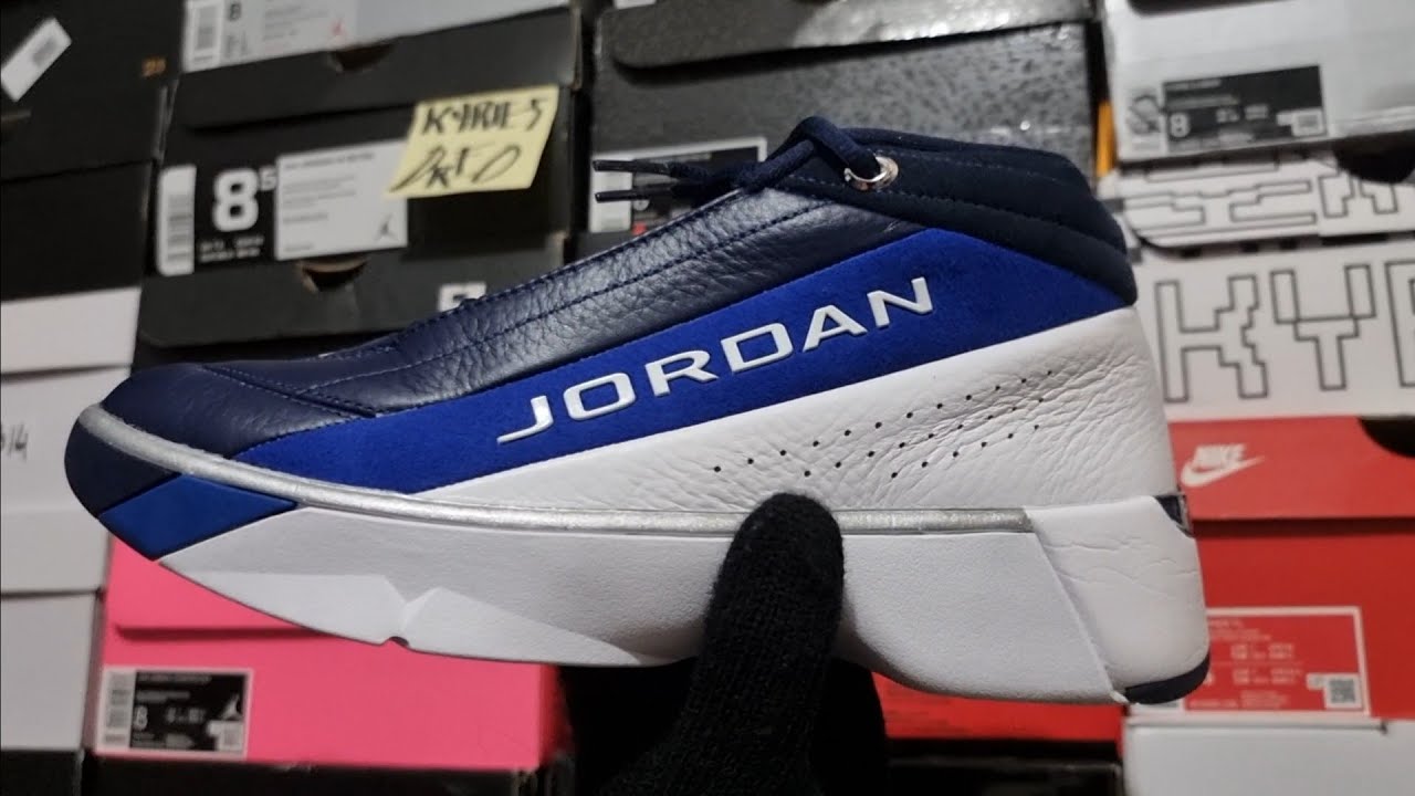 Jordan Team Showcase x White/Dark blue x Legit Check