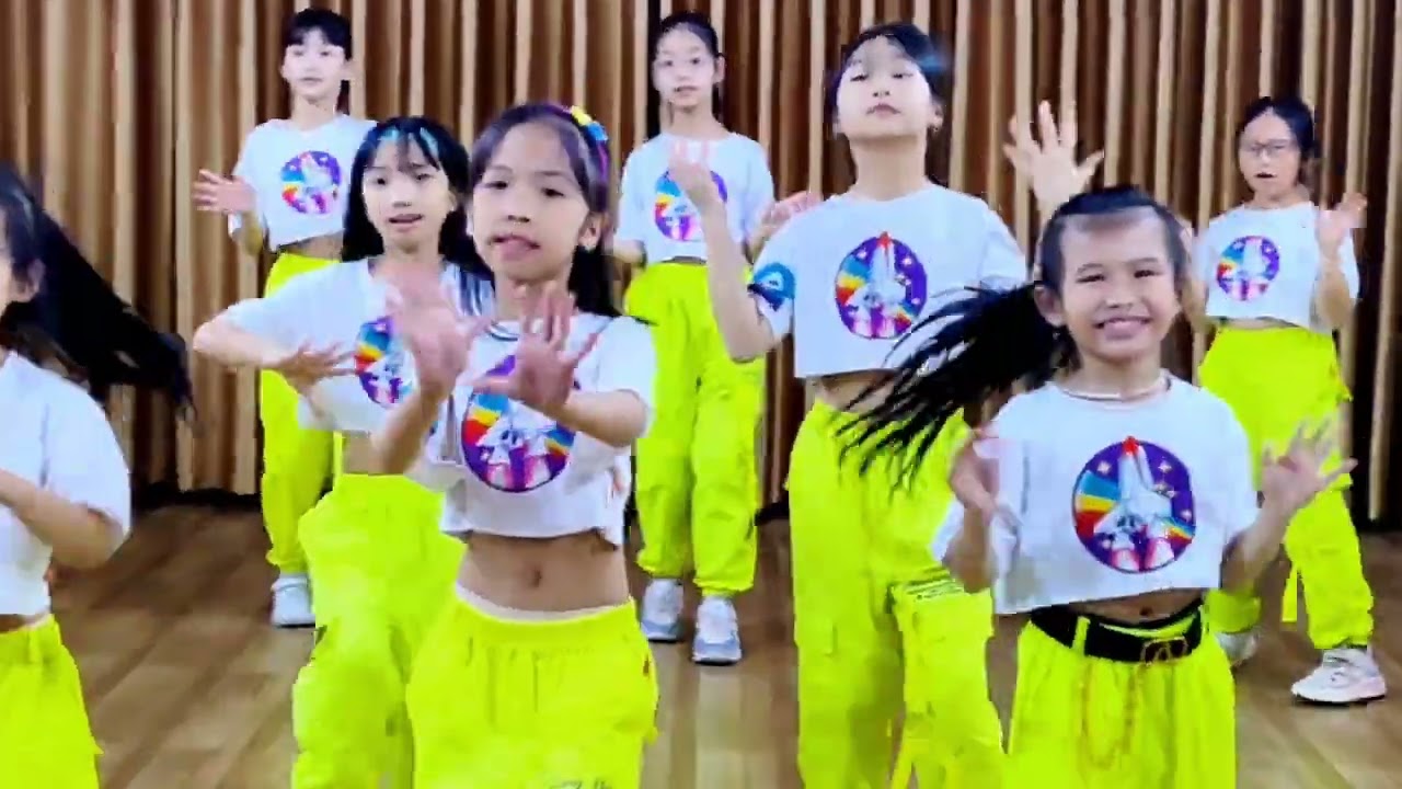 Nhảy 8/3: MẸ ƠI ĐỪNG LO/ Choreo Thu Hằng/ Thu Hằng Dance kids